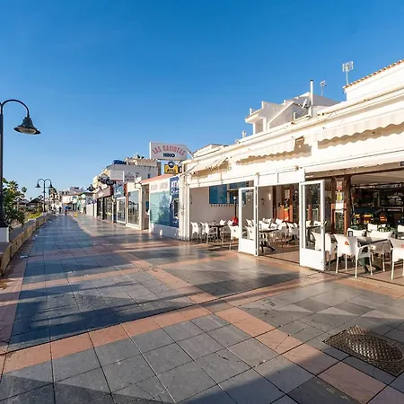 031 Beachfront 2 Bed La Carihuela Private Apartment *